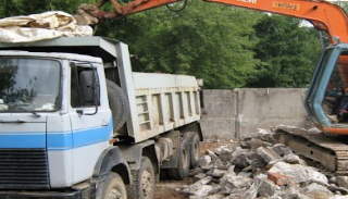 Вывоз строительного мусора с участка в слободском недорого от 1542 руб. | 2Землекопа-Слб